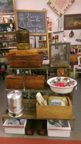 primitives-advertising-antiques-display-detriot-lakes-MN